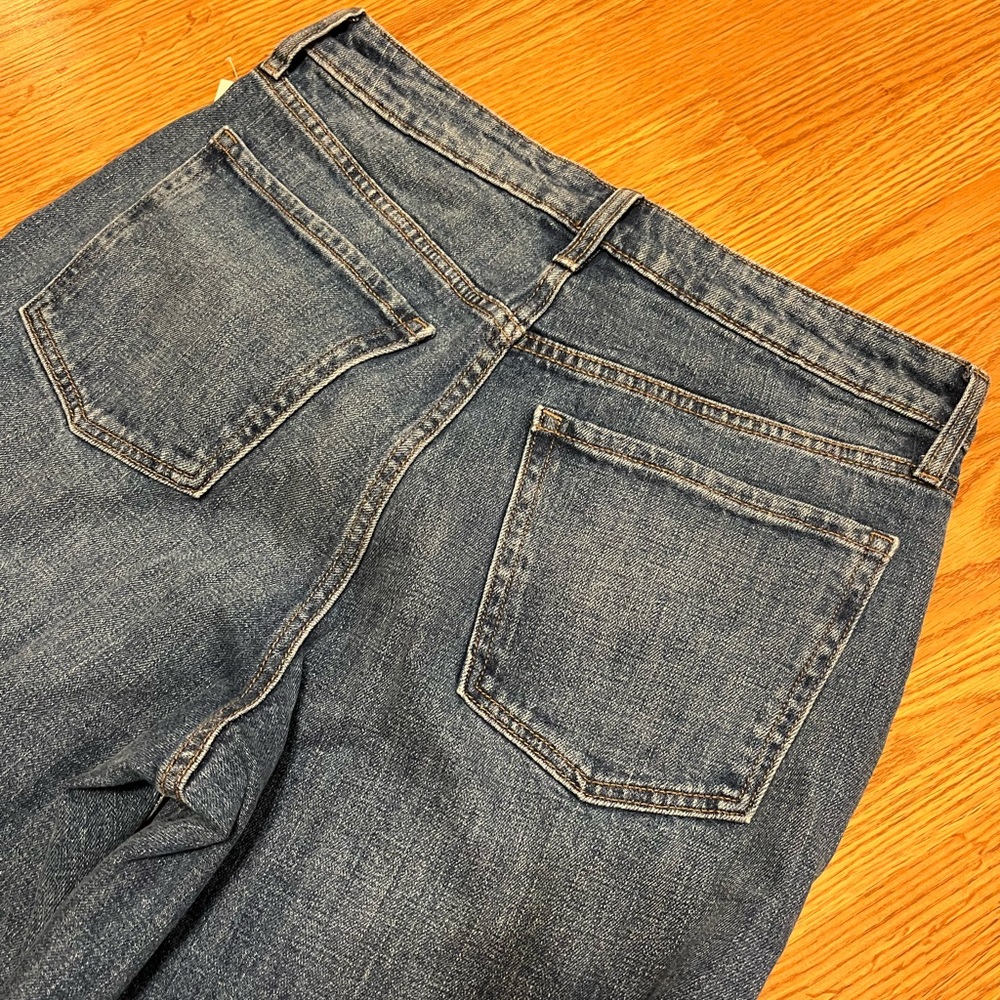 NWT Old Navy Medium Wash Straight Jeans - Picture 6 of 6